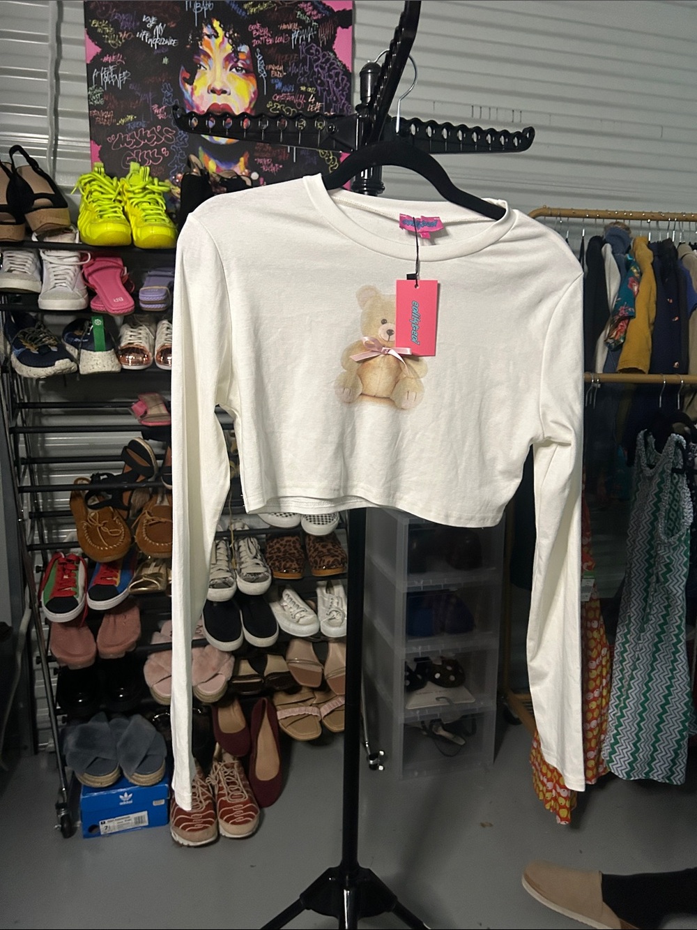 NWT Edikted White Cropped Long-Sleeve Tee with Teddy Graphic size large